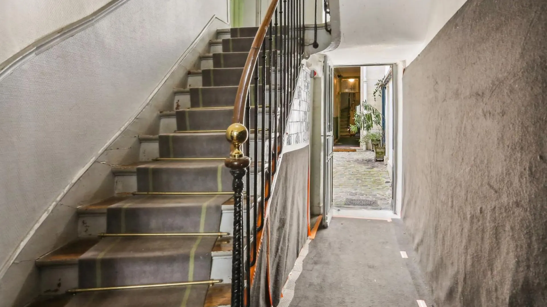 Invalides & Tour Eiffel 1Br - Cityapartmentstay Paris 0*,  France